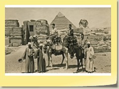 1956: (August)  In front of Giza pyramids, Kahira, Egypt (UJ-P02)