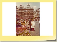 With Nandini, Svati at Brussels Square flower market (UJ-P11)