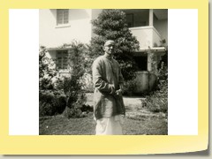 1962: (January ) at his residence 'Setu', Photo: Parimal (UJ-S24)