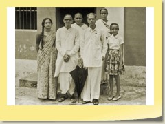 1963: with Sundaram's family in Pondichery (UJ-O42)